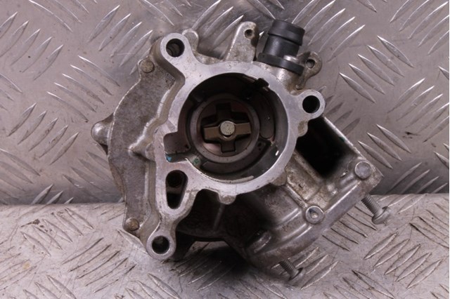 Насос вакуумний 06K145100J VAG