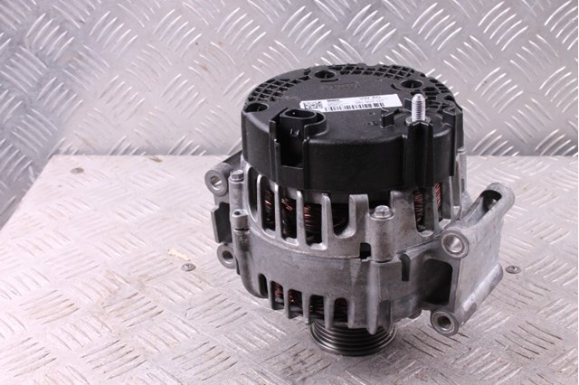 Авто генератор 06L903027 VAG