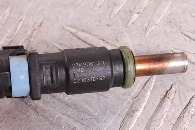 Форсунка дизельна в зборі, розпилювач + тримач 07K906031C VAG