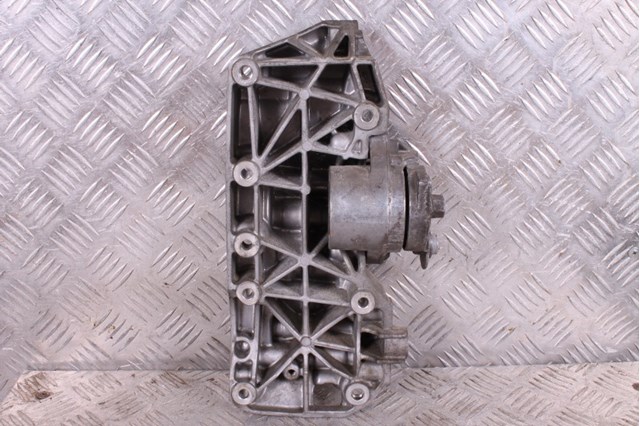 Кронштейн компресора кондиціонера 11168506863 BMW