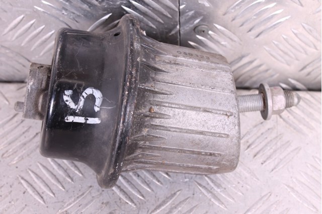 Подушка передньої опори двигуна 1236131100 TOYOTA