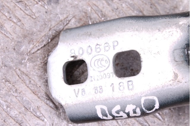 Петля водійських дверей 13583613 GM