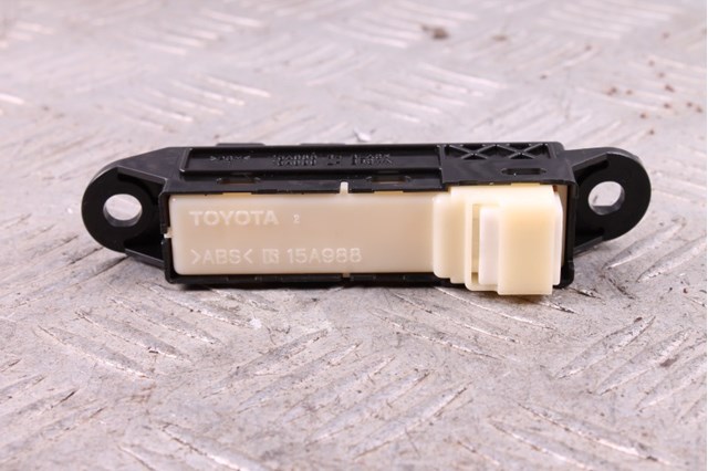 15A988 Toyota