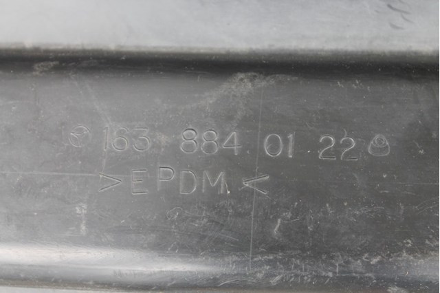 Підкрилок передній лівий 1638840122 MERCEDES
