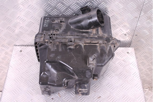 Корпус повітряного фільтра, верхня частина 1770528120 TOYOTA