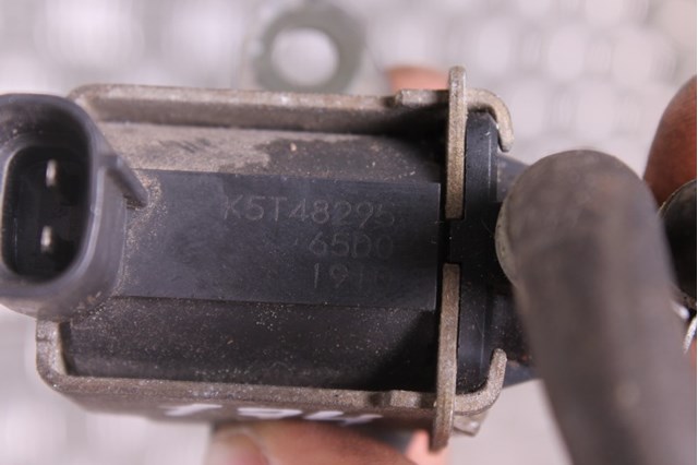 Клапан абсорбера паливних парів 1811765D00 SUZUKI