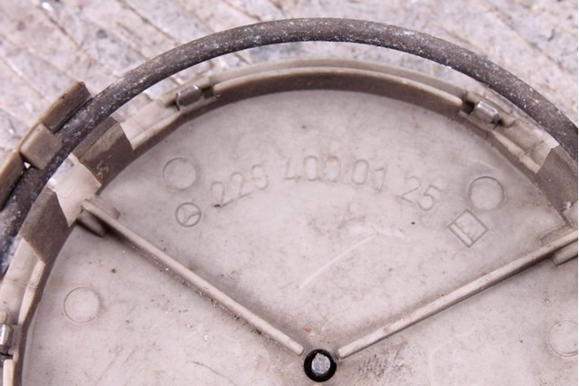 Ковпачок ступиці колеса mercedes, сріблястий, без хромування по діаметру, артикул b66470203 2204000125