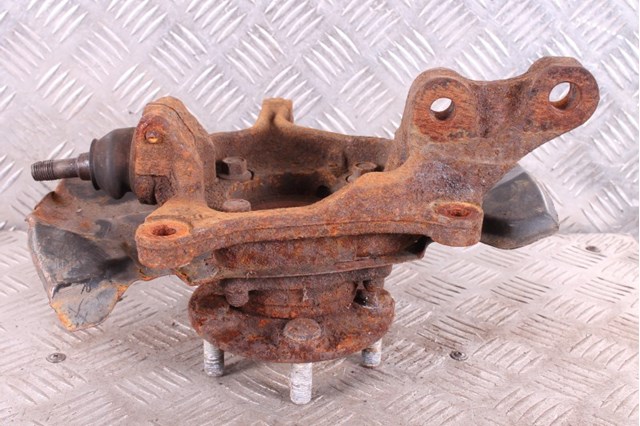 Цапфа - поворотний кулак передній, правий 28313AG02B SUBARU