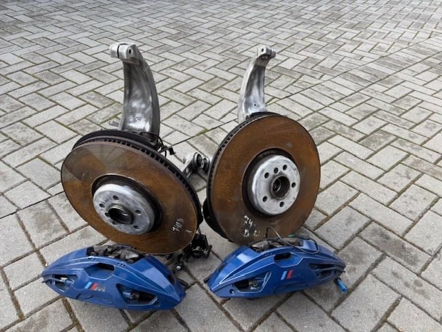Цапфа передня ліва 31206884379 BMW