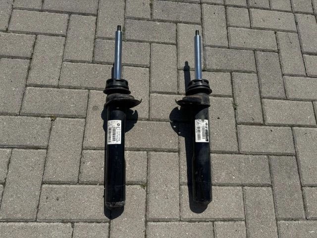 Стійка передня права 31316861692 BMW