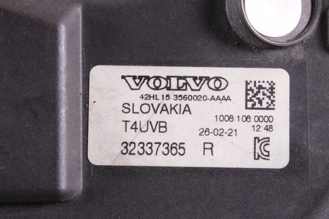 Туманка права 32337365 VOLVO