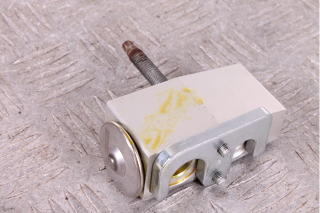 Клапан TRV, кондиціонера 39141360 GM