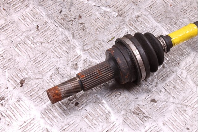 Приводи задніх коліс 396001AA0B NISSAN