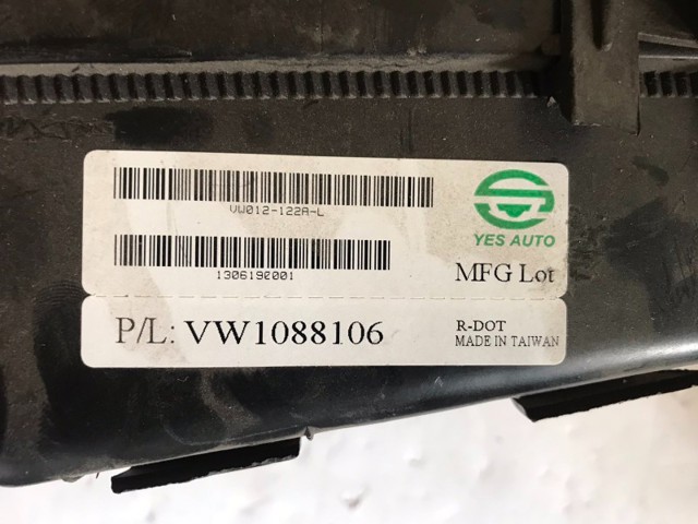 Кронштейн кріплення бампера переднього лівий 3B0807049C VAG