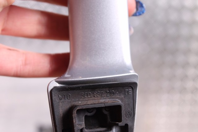 Дверна ручка права пасажирська 3C0837206GRU VAG
