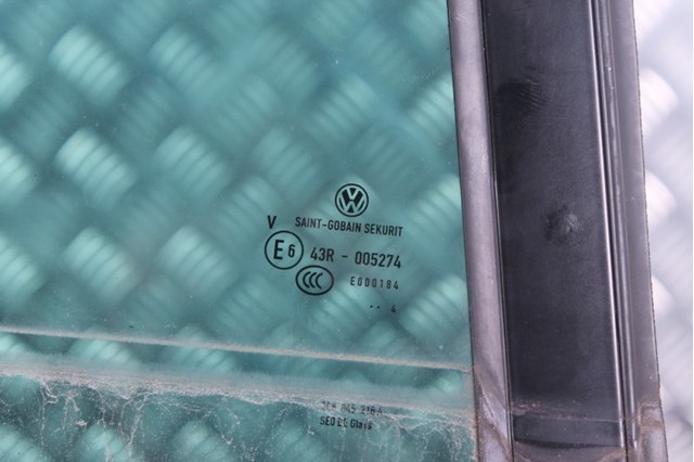 Скло задньої двері правої 3C8845206A VAG