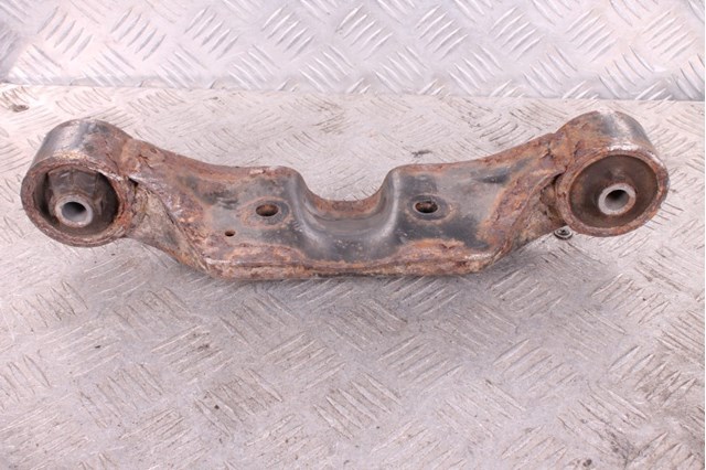 Траверса заднього редуктора, передня 41310AG023 SUBARU