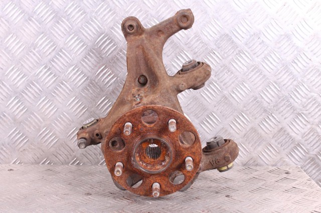 Цапфа - поворотний кулак задній, правий 4230442060 TOYOTA