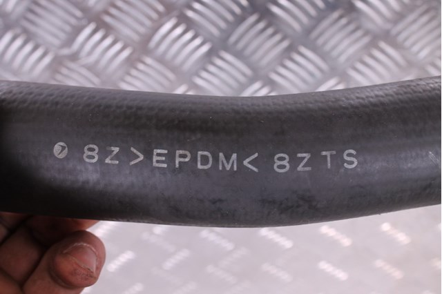 Патрубок системи охолодження 45161AG070 SUBARU
