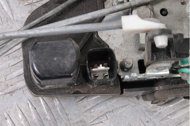 Замок водійських дверей Chrysler 300 100