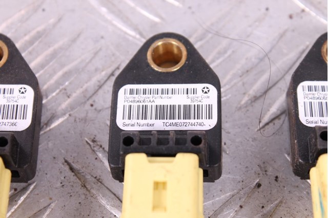 Датчик подушки безпеки 4896061AA CHRYSLER
