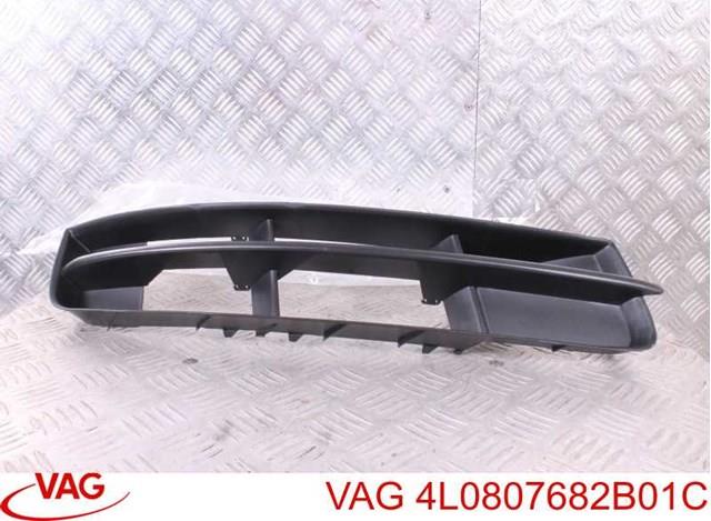 Решітка переднього бампера, права верхня 4L0807682B01C VAG