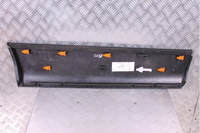 Накладка задніх лівих дверей, нижня 4L0853969QGRU VAG