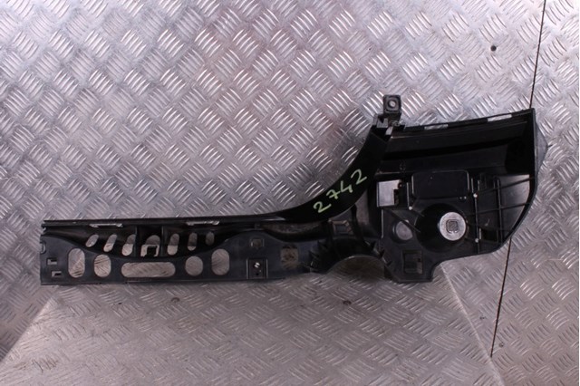 Кронштейн бампера заднього, центральний 51127184766 BMW