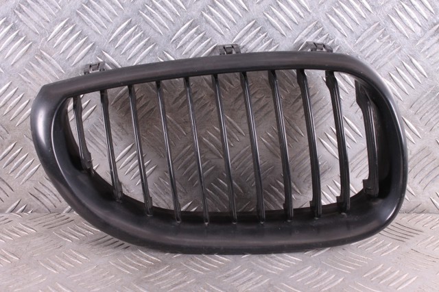 Решітка радіатора права 51137065702 BMW