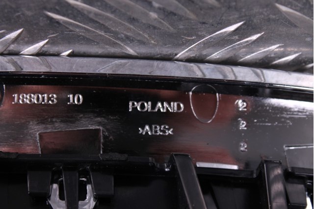 Решітка радіатора ліва 51137412323 BMW