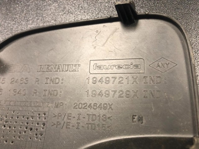 Заглушка бампера буксирувального гака, задня 511652463R RENAULT