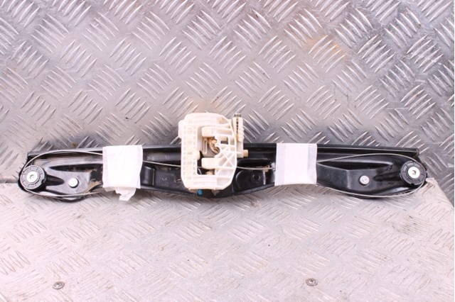 Склопідйомник задніх лівих дверей 51357281887 BMW