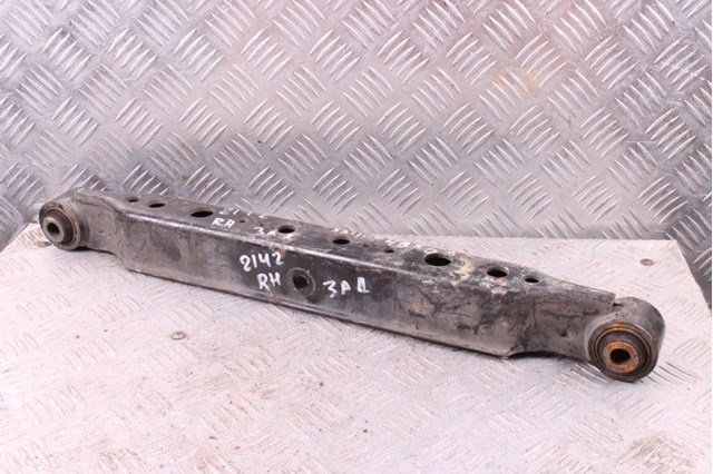 Балансир задній нижній, правий 551104BA0A NISSAN