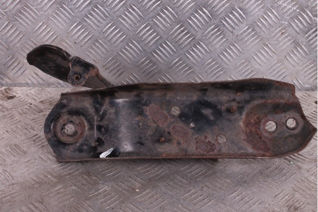 Кронштейн задньої балки 554521AA0A NISSAN
