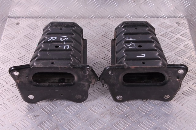 Кронштейн підсилювача переднього бампера 5710753010 TOYOTA