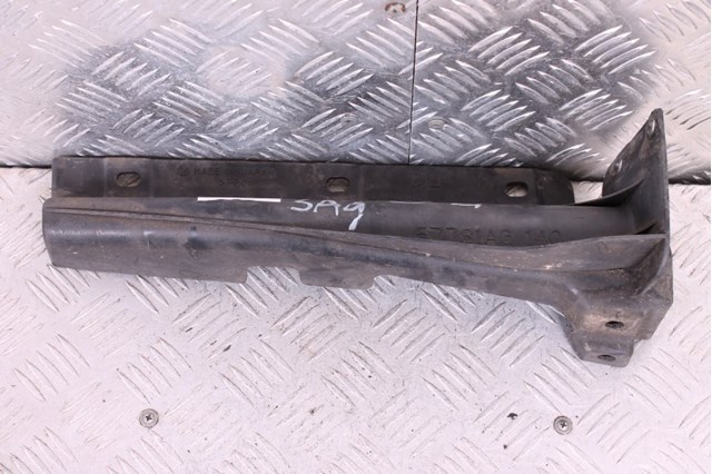 Направляюча заднього бампера, права 57731AG140 SUBARU