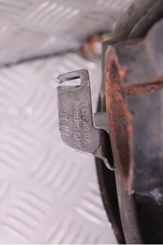 Вісь передня і поворотні кулаки 5C0407256 VAG