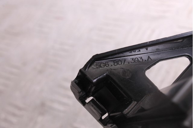 Ліве кріплення заднього бампера 5G6807393A VAG