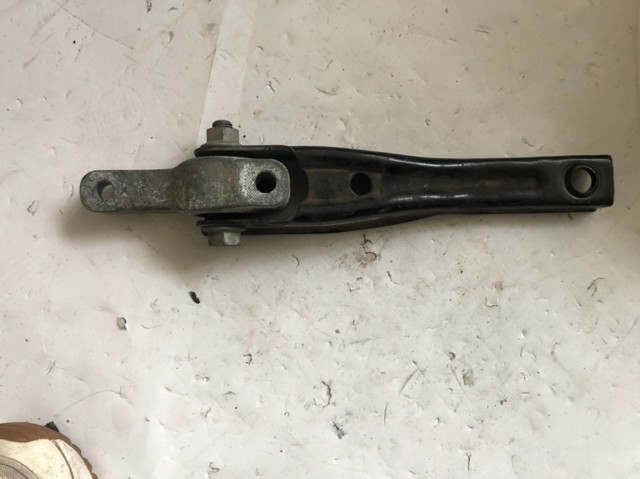 Подушка двигуна передня 5Q0199855P VAG