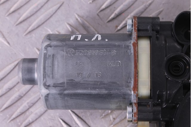 Двигун склопідіймача двері передньої 5Q0959801B VAG