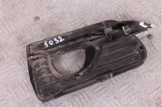 Оправа туманки 622574GA0A NISSAN