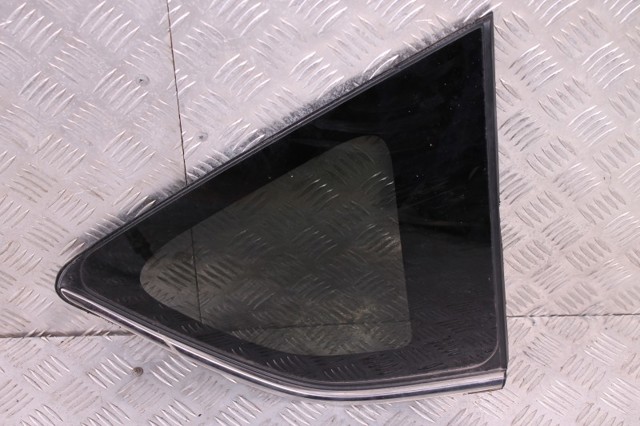 Скло кузова/багажного відсіку, праве 6271042310 TOYOTA