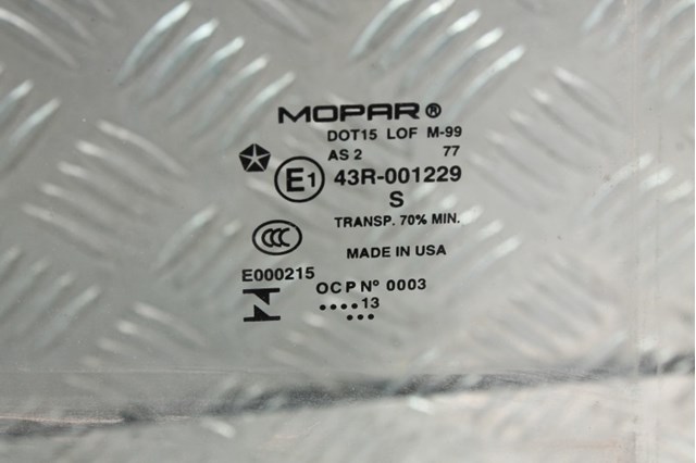 Скло заднє праве 68104622AC CHRYSLER