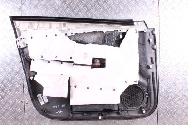 Обшивка передніх дверей правих 809007FA0A NISSAN