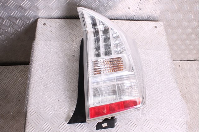 Фара задня права зовнішня 8155147111 TOYOTA