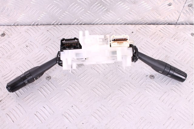 Перемикач підрульовий, центральна частина 83119FG000 SUBARU