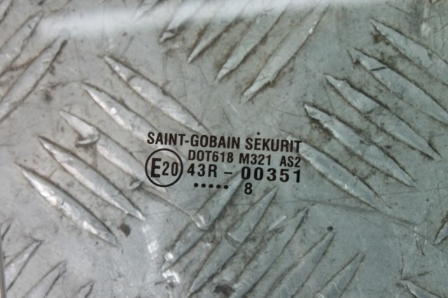 Скло заднє праве 8454179J00 SUZUKI