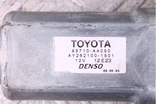 Двигун склопідіймача двері передньої, правої 85710AA050 TOYOTA