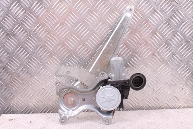 Моторчик склопідйомника двері задніх, правих 8572035140 TOYOTA