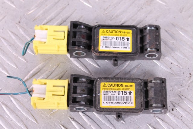 Датчик Айрбег передній 8651A015 MITSUBISHI